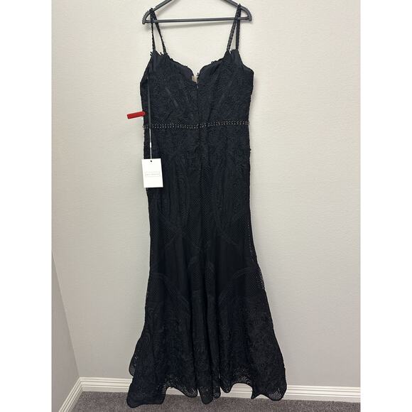 NWT Mac Duggal Black Lace Sleeveless V-Neck 79082 Dress Size 16 - Picture 11 of 14